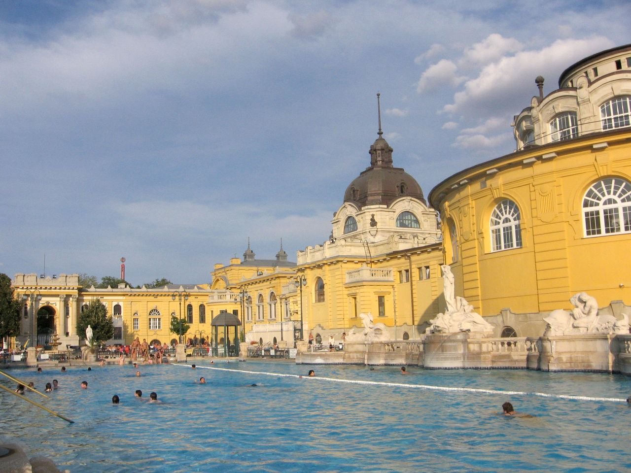 ермальні купальні Сечені (Széchenyi) у Будапешті